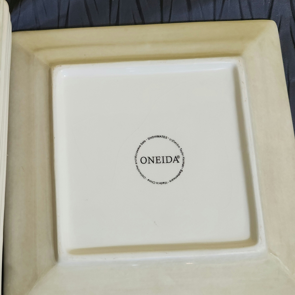 Oneida Snowmates Dinnerware Set Of 4 10" Plates - Picture 2 of 4